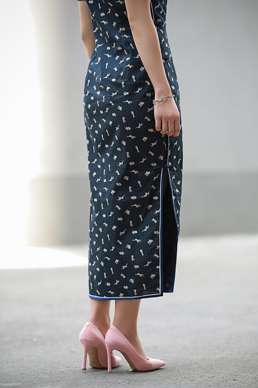 The Playful Seigaiha Qipao - Navy and White Bunnies