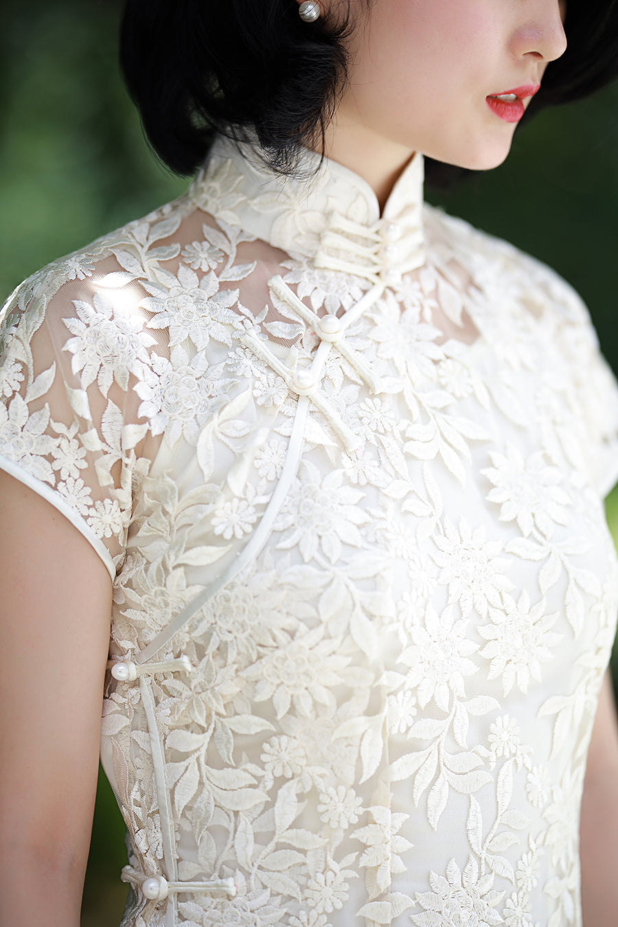 The Perfectly Delicate Lady's Qipao - Ivory Lace
