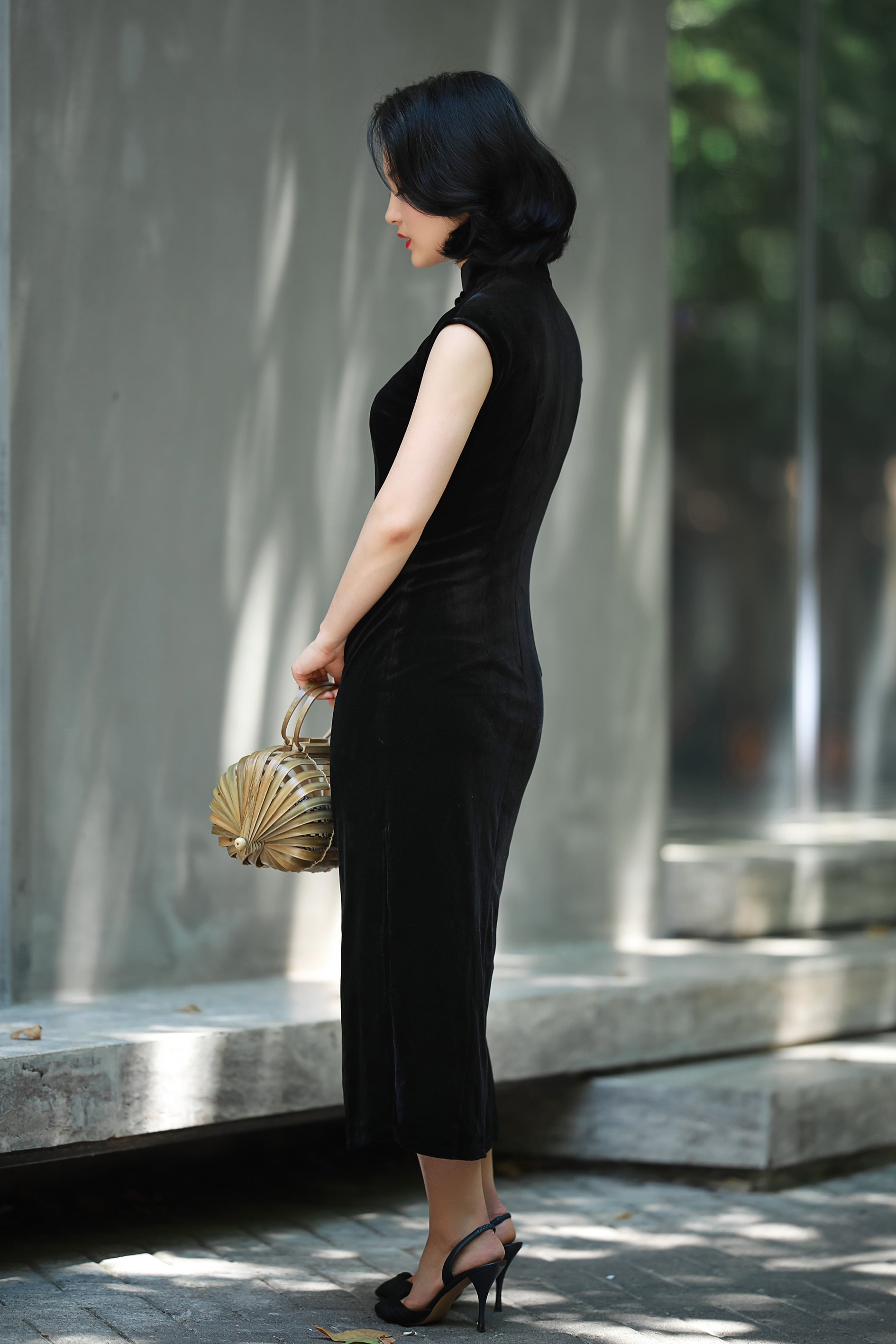 The Velvet Sleeveless Qipao