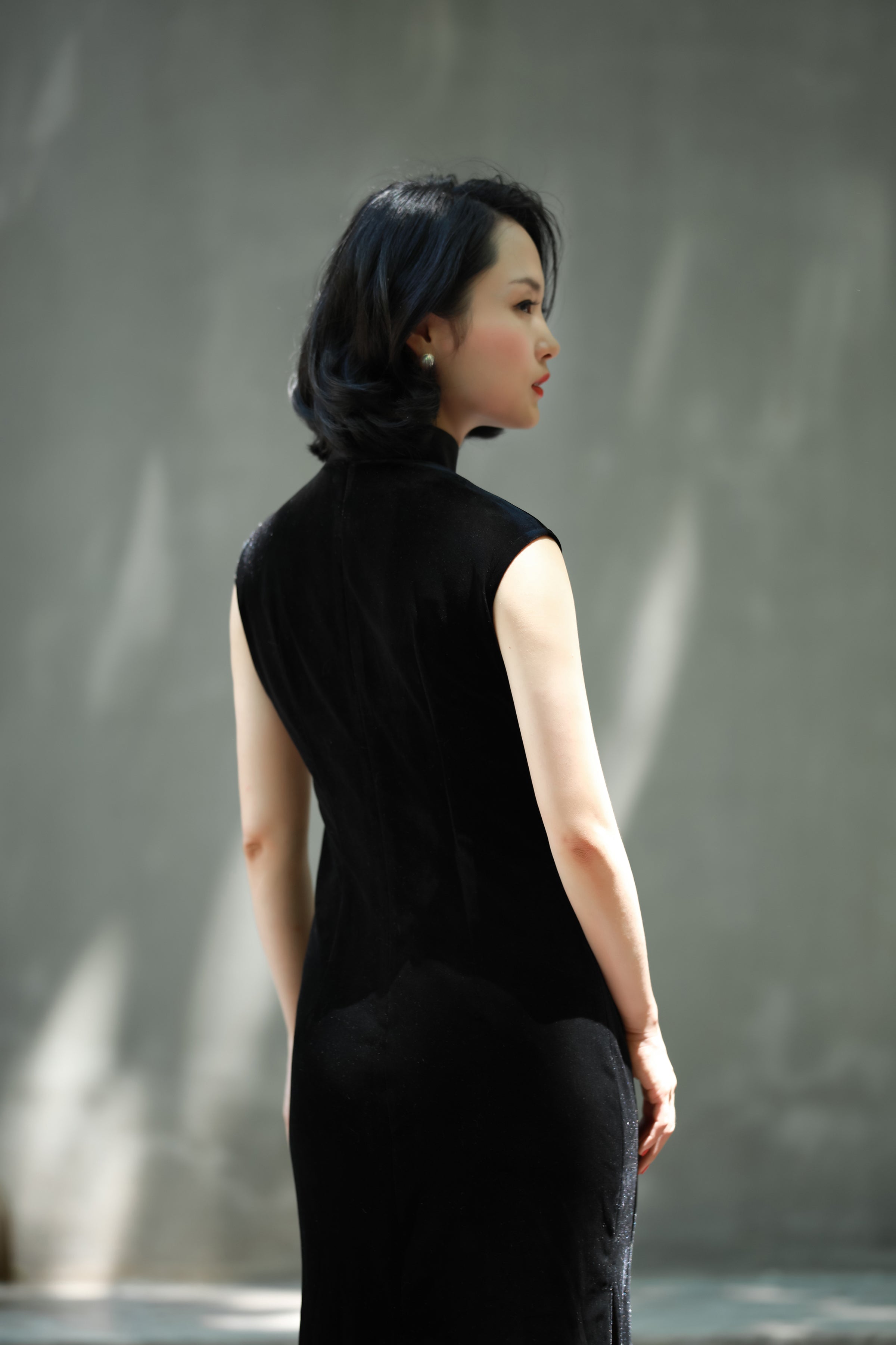 The Velvet Sleeveless Qipao