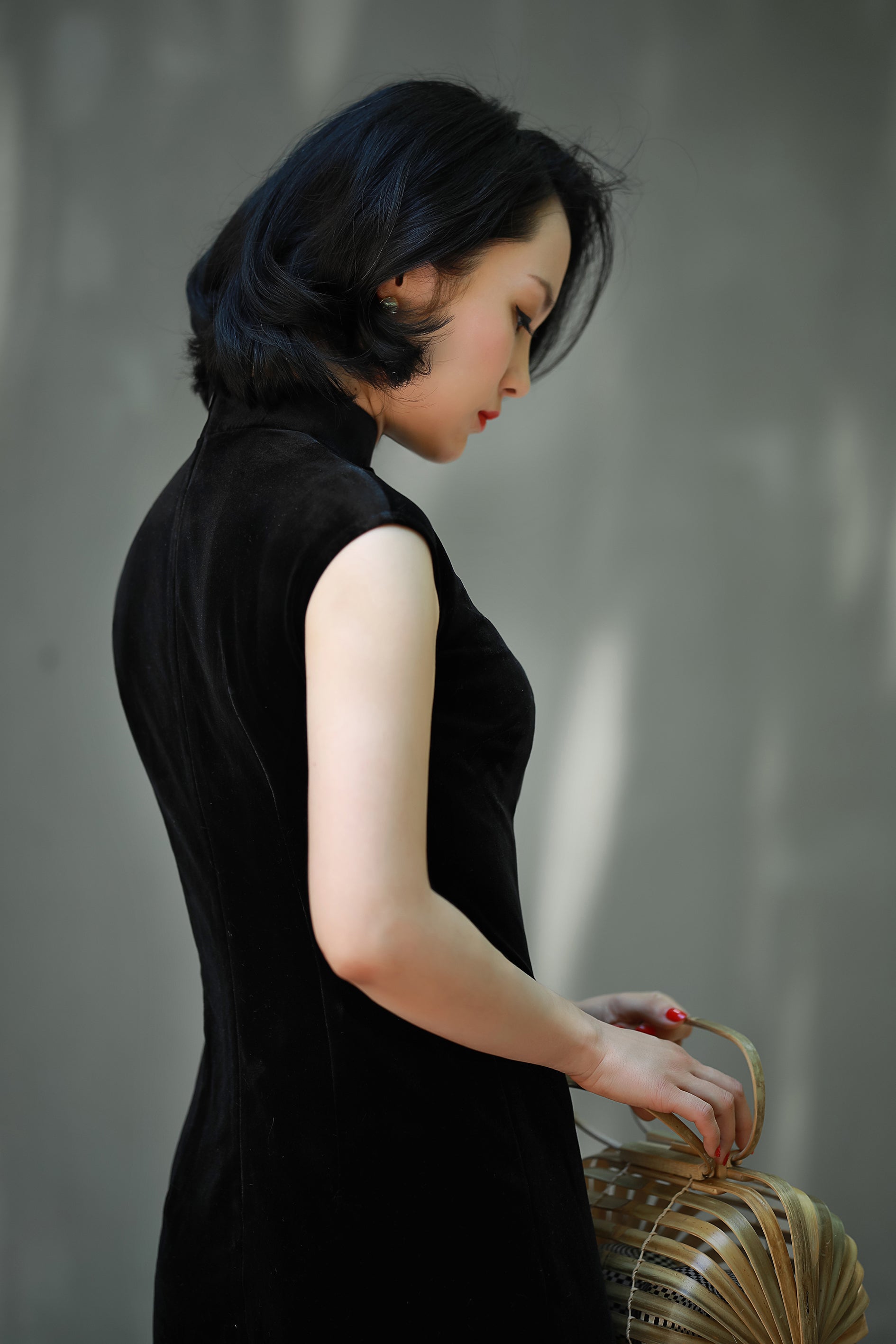 black qipao dress New Luxurious Satin Phoenix Chinese Long Cheongsam lcdress PRODUCT DETAILS Jacquard floral Mandarin collar A Black Lace Cheongsam Dress |